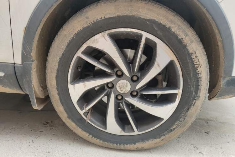 Used Baojun 560 2015 1.8L manual luxury version Right Front Wheel Hub