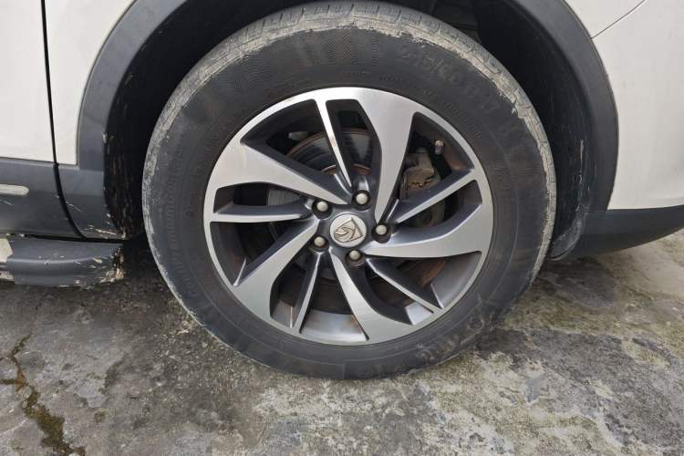 Used Baojun 560 2015 1.8L manual luxury version Right Front Wheel Hub