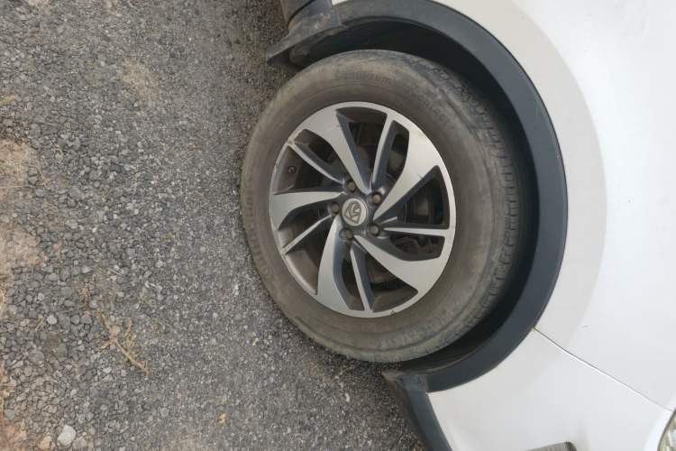 Used Baojun 560 2015 1.8L manual luxury version Right Front Wheel Hub