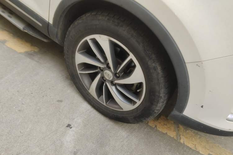 Used Baojun 560 2015 1.8L manual luxury version Right Front Wheel Hub