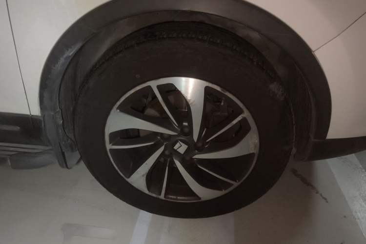 Used Baojun 560 2015 1.8L manual luxury version Right Front Wheel Hub