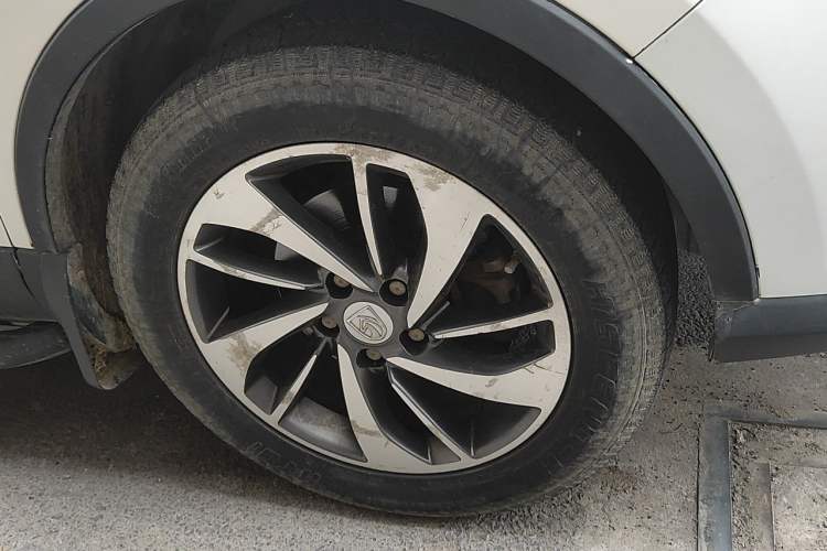 Used Baojun 560 2015 1.8L manual luxury version Right Front Wheel Hub