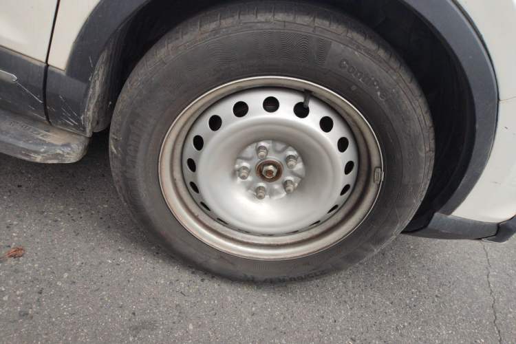 Used Baojun 560 2015 1.8L manual luxury version Right Front Wheel Hub