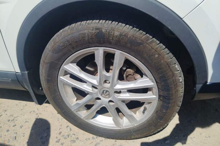 Used Baojun 560 2015 1.8L manual Comfort trim level Right Front Wheel Hub