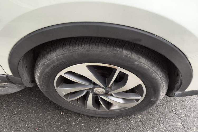 Used Baojun 560 2015 1.8L manual luxury version Right Front Wheel Hub