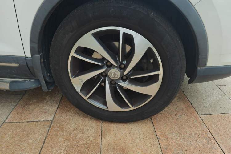 Used Baojun 560 2015 1.8L manual luxury version Right Front Wheel Hub