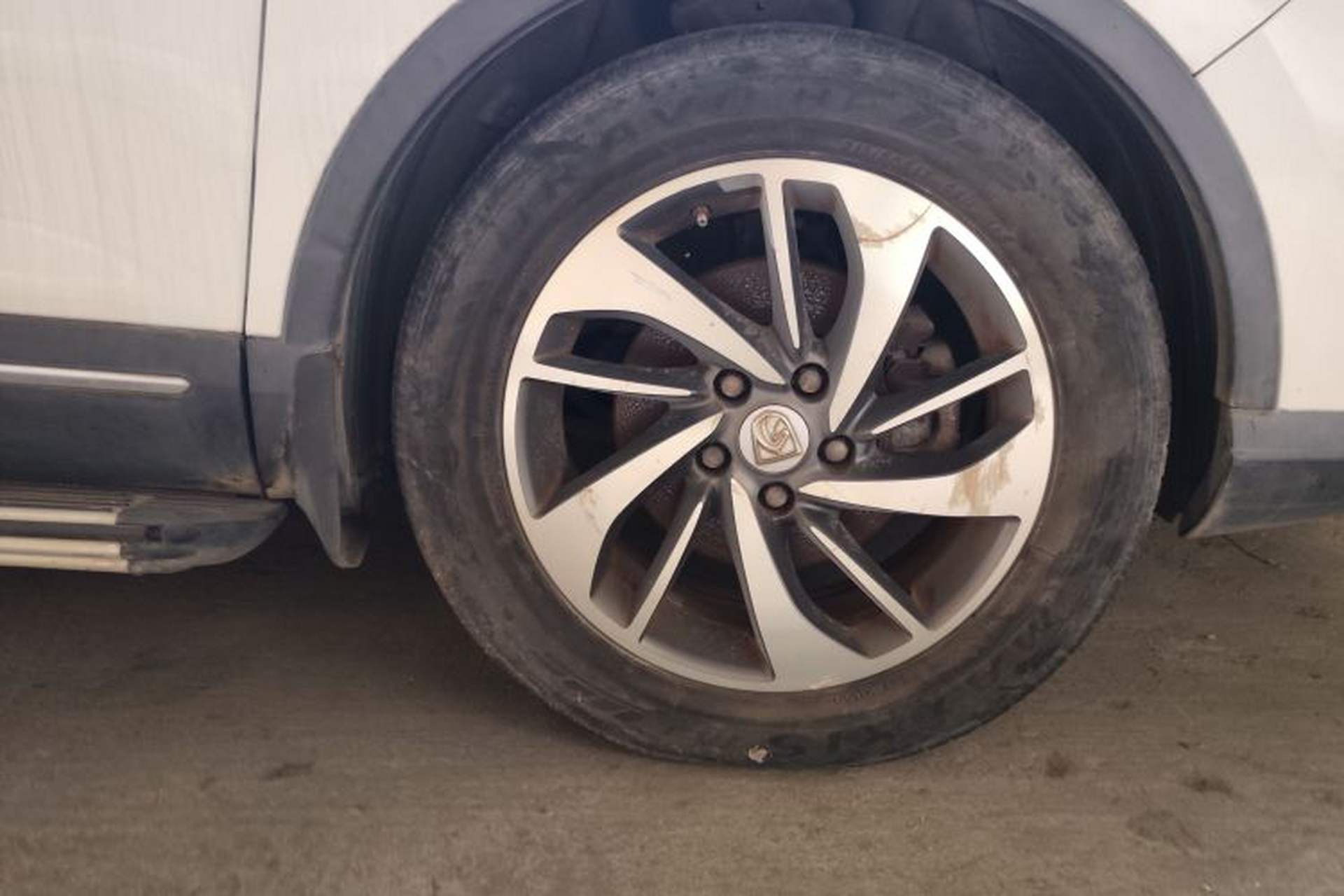 Used Baojun 560 2015 1.8L manual luxury version Right Front Wheel Hub