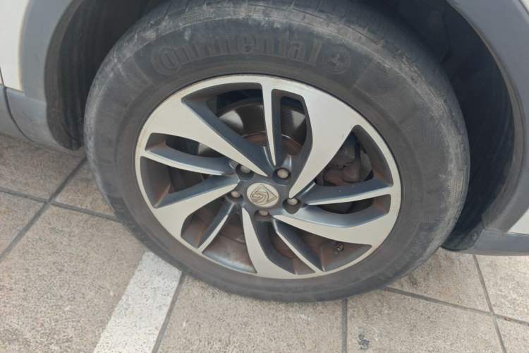 Used Baojun 560 2015 1.8L manual luxury version Right Front Wheel Hub