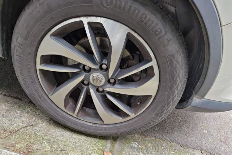 Used Baojun 560 2015 1.8L manual luxury version Right Front Wheel Hub