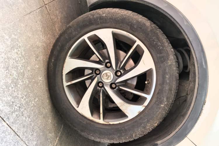 Used Baojun 560 2015 1.8L manual luxury version Right Front Wheel Hub