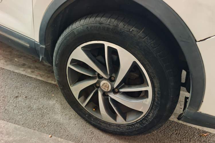 Used Baojun 560 2015 1.8L manual luxury version Right Front Wheel Hub