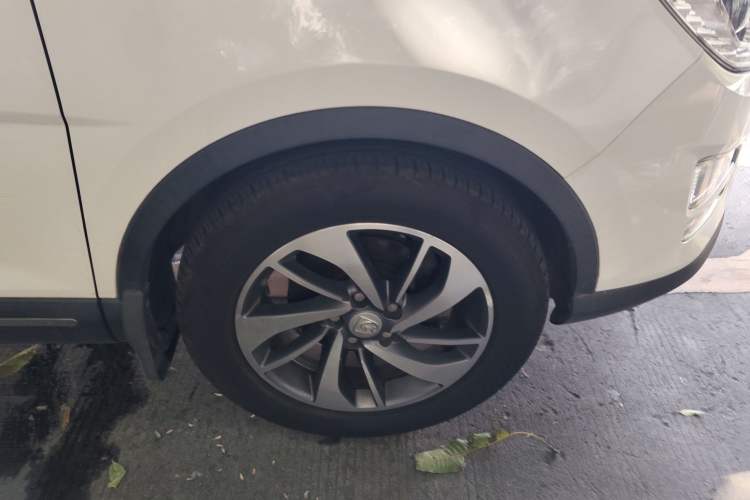 Used Baojun 560 2015 1.8L manual luxury version Right Front Wheel Hub