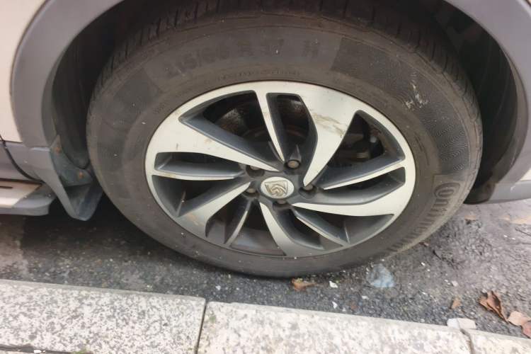 Used Baojun 560 2015 1.8L manual luxury version Right Front Wheel Hub