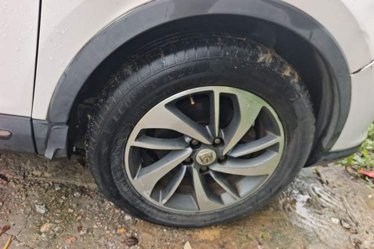 Used Baojun 560 2015 1.8L manual luxury version Right Front Wheel Hub