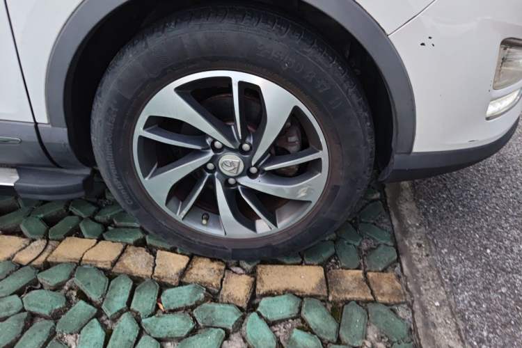 Used Baojun 560 2015 1.8L manual luxury version Right Front Wheel Hub