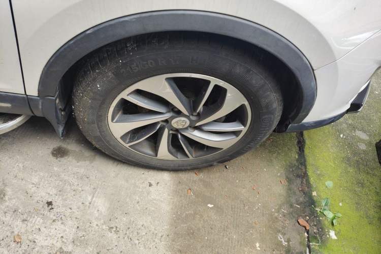 Used Baojun 560 2015 1.8L manual luxury version Right Front Wheel Hub
