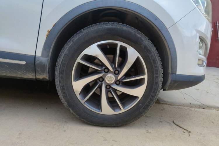 Used Baojun 560 2015 1.8L manual luxury version Right Front Wheel Hub