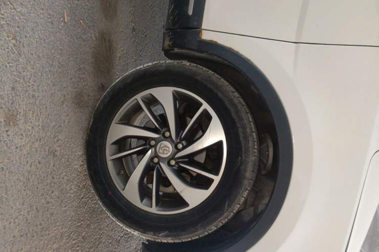 Used Baojun 560 2015 1.8L manual luxury version Right Front Wheel Hub