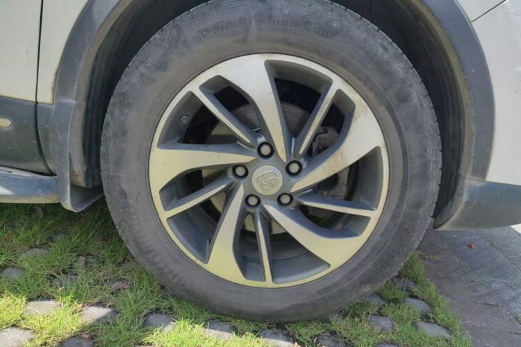 Used Baojun 560 2015 1.8L manual luxury version Right Front Wheel Hub