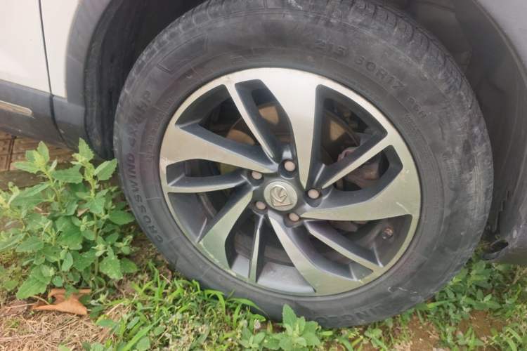 Used Baojun 560 2015 1.8L manual luxury version Right Front Wheel Hub