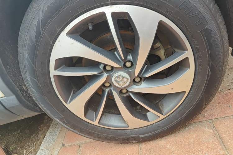 Used Baojun 560 2015 1.8L manual luxury version Right Front Wheel Hub