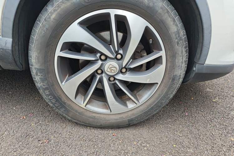 Used Baojun 560 2015 1.8L manual luxury version Right Front Wheel Hub