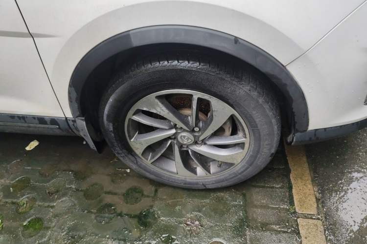 Used Baojun 560 2015 1.8L manual luxury version Right Front Wheel Hub