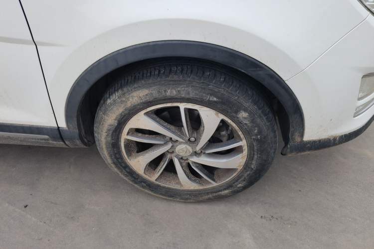 Used Baojun 560 2015 1.8L manual luxury version Right Front Wheel Hub