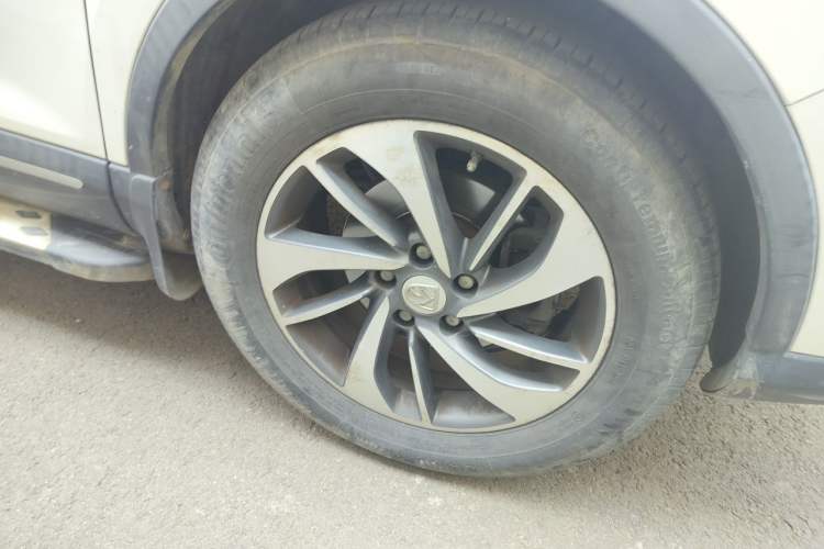 Used Baojun 560 2015 1.8L manual luxury version Right Front Wheel Hub
