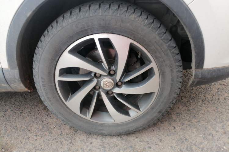 Used Baojun 560 2015 1.8L manual luxury version Right Front Wheel Hub