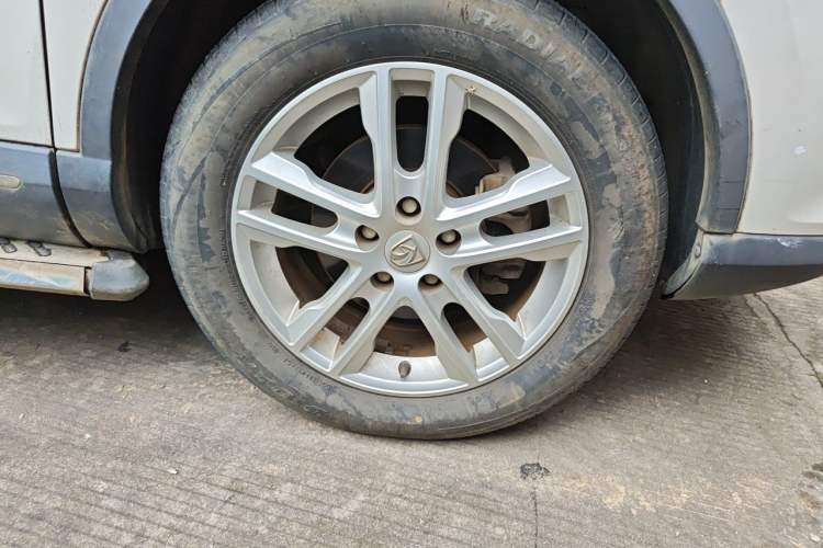 Used Baojun 560 2015 1.8L manual Comfort trim level Right Front Wheel Hub