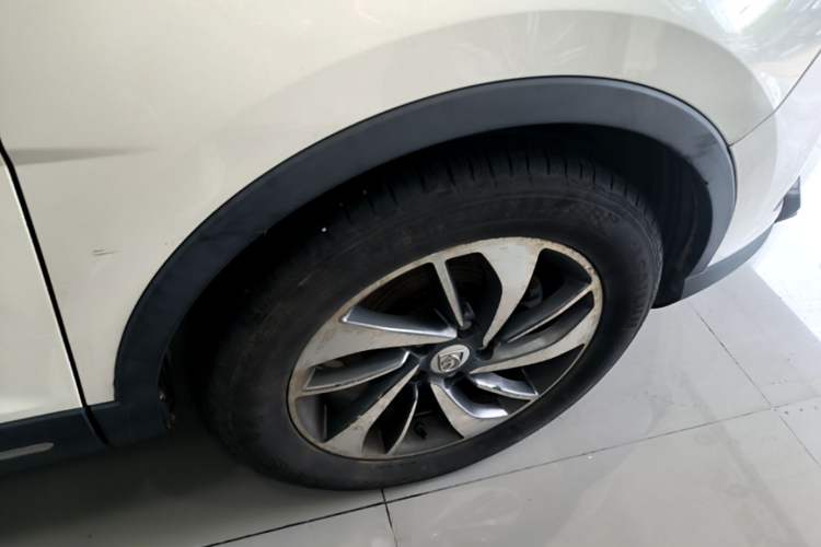 Used Baojun 560 2015 1.8L manual luxury version Right Front Wheel Hub