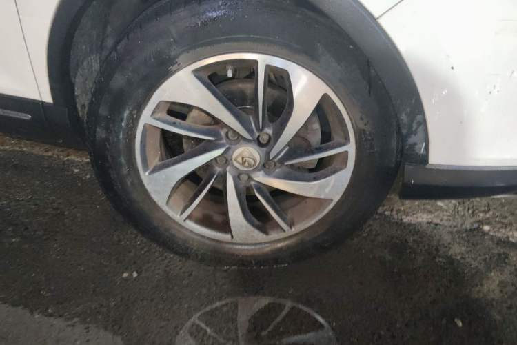 Used Baojun 560 2015 1.8L manual luxury version Right Front Wheel Hub