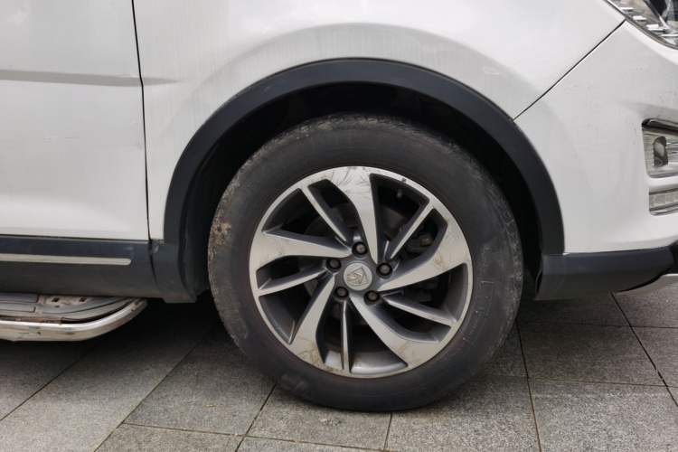 Used Baojun 560 2015 1.8L manual luxury version Right Front Wheel Hub