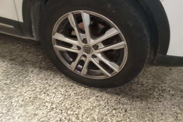 Used Baojun 560 2015 1.8L Manual Elite Edition Right Front Wheel Hub
