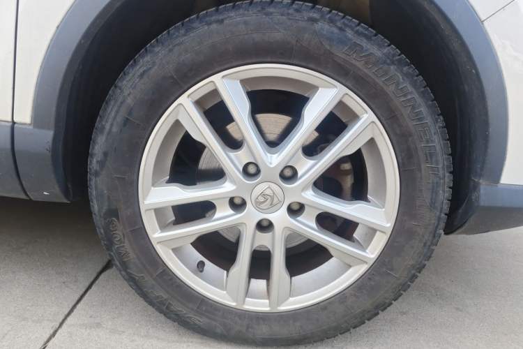 Used Baojun 560 2015 1.8L manual Comfort trim level Right Front Wheel Hub