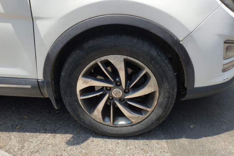 Used Baojun 560 2015 1.8L manual luxury version Right Front Wheel Hub