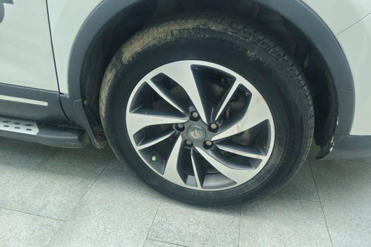Used Baojun 560 2015 1.8L manual luxury version Right Front Wheel Hub