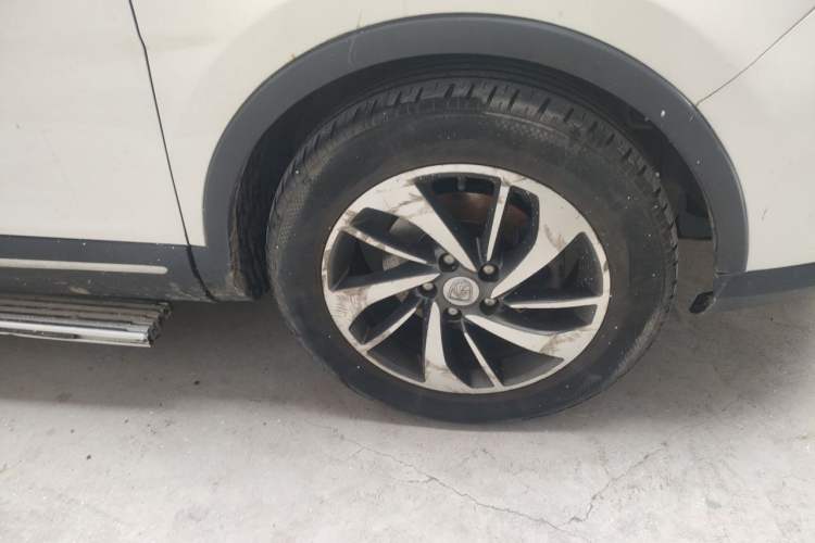 Used Baojun 560 2015 1.8L manual luxury version Right Front Wheel Hub