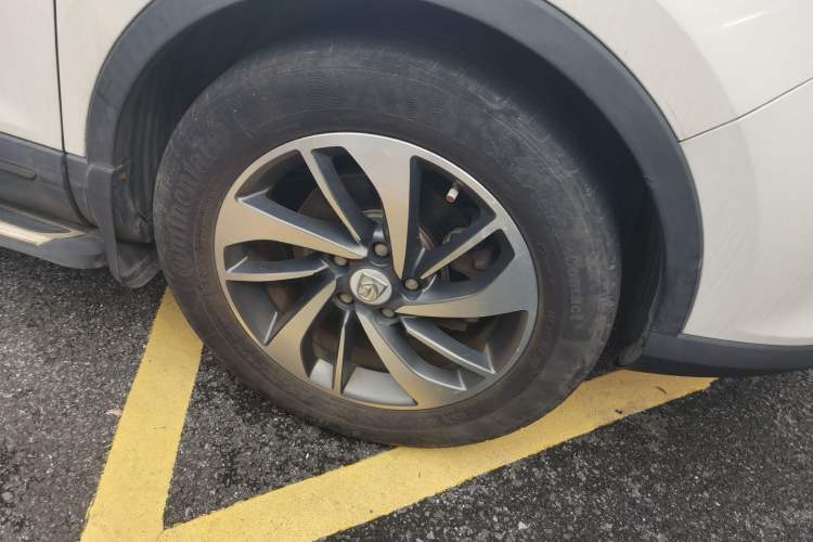 Used Baojun 560 2015 1.8L manual luxury version Right Front Wheel Hub