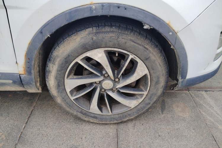 Used Baojun 560 2015 1.8L manual luxury version Right Front Wheel Hub