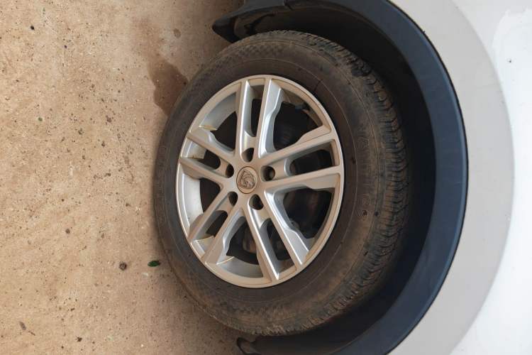Used Baojun 560 2015 1.8L Manual Elite Edition Right Front Wheel Hub