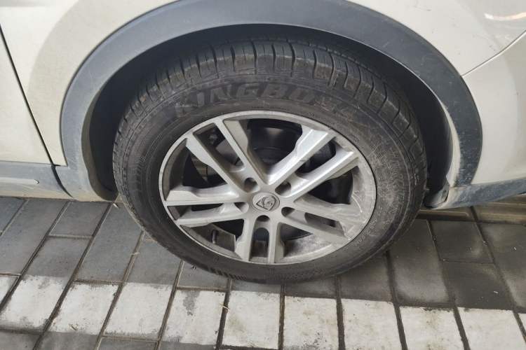 Used Baojun 560 2015 1.8L Manual Elite Edition Right Front Wheel Hub