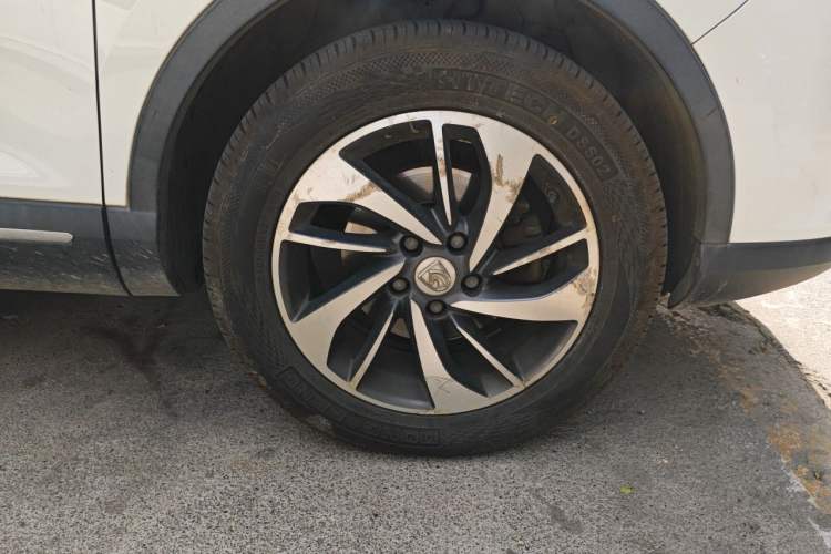 Used Baojun 560 2015 1.8L manual luxury version Right Front Wheel Hub