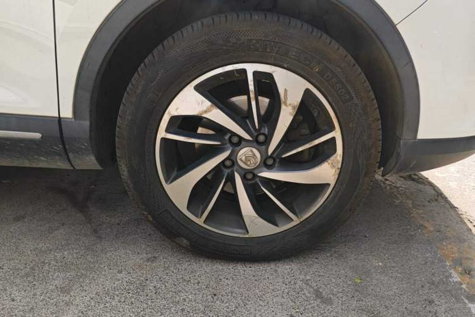 Used Baojun 560 2015 1.8L manual luxury version Right Front Wheel Hub