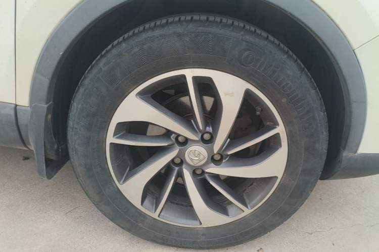 Used Baojun 560 2015 1.8L manual luxury version Right Front Wheel Hub