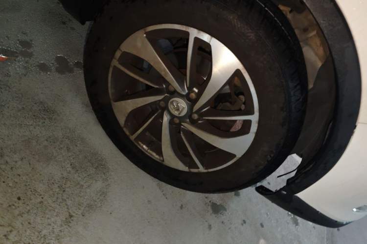 Used Baojun 560 2015 1.8L manual luxury version Right Front Wheel Hub