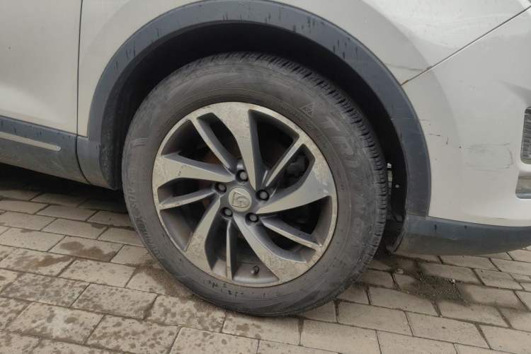 Used Baojun 560 2015 1.8L manual luxury version Right Front Wheel Hub