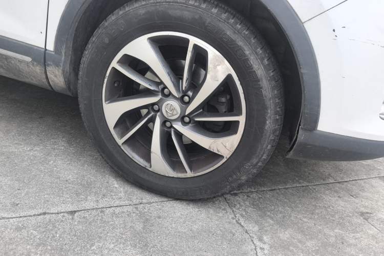 Used Baojun 560 2015 1.8L manual luxury version Right Front Wheel Hub