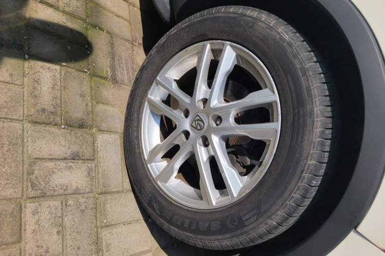 Used Baojun 560 2015 1.8L Manual Elite Edition Right Front Wheel Hub